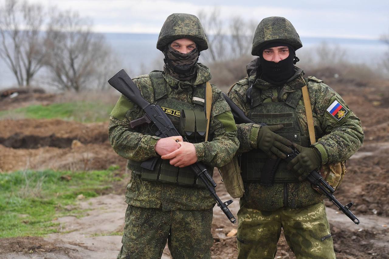 Двое военнослужащих 42-й дивизии